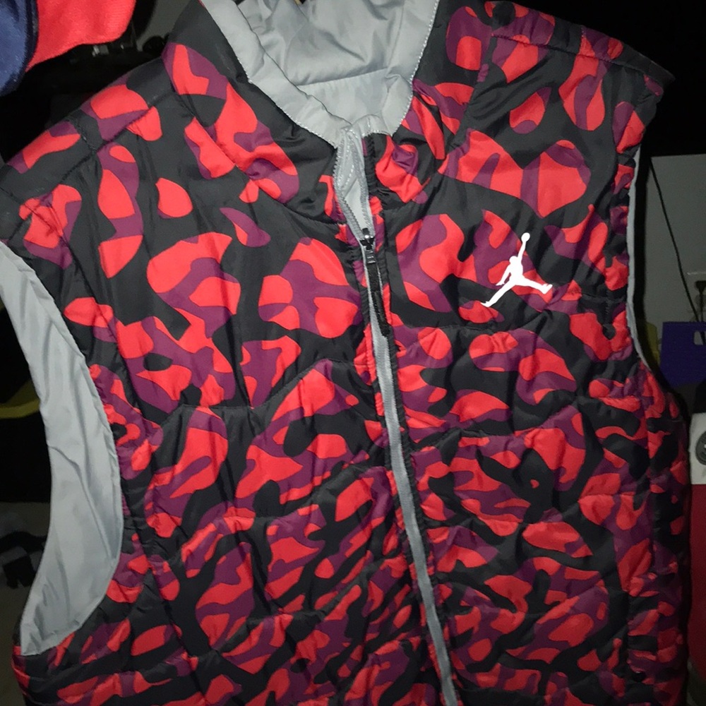 Large Michael Jordan reversible vest.